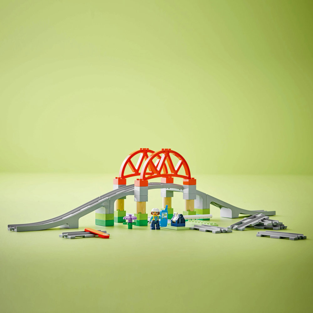 LEGO DUPLO Town Train Bridge and Tracks Expansion Set 10426 - Image 12