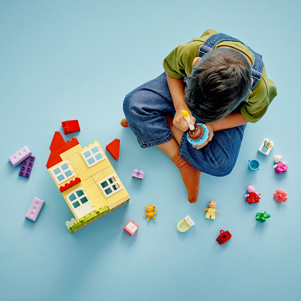 LEGO DUPLO Peppa Pig Birthday House Playset 10433 - Image 5