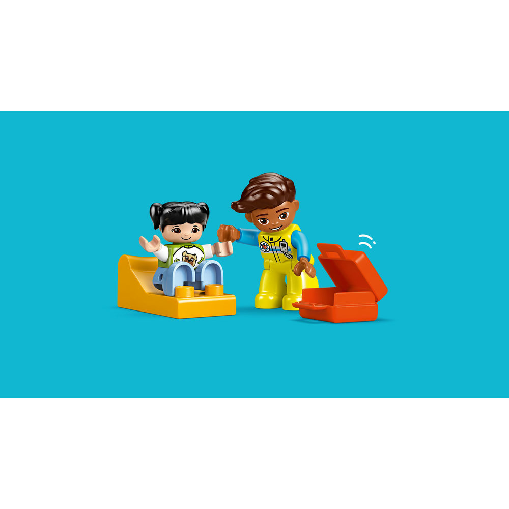 LEGO DUPLO Ambulance & Driver for Pretend Play 10447 - Image 4