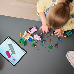 LEGO Minecraft The Cherry Blossom Garden Toy 21260 - Image 7