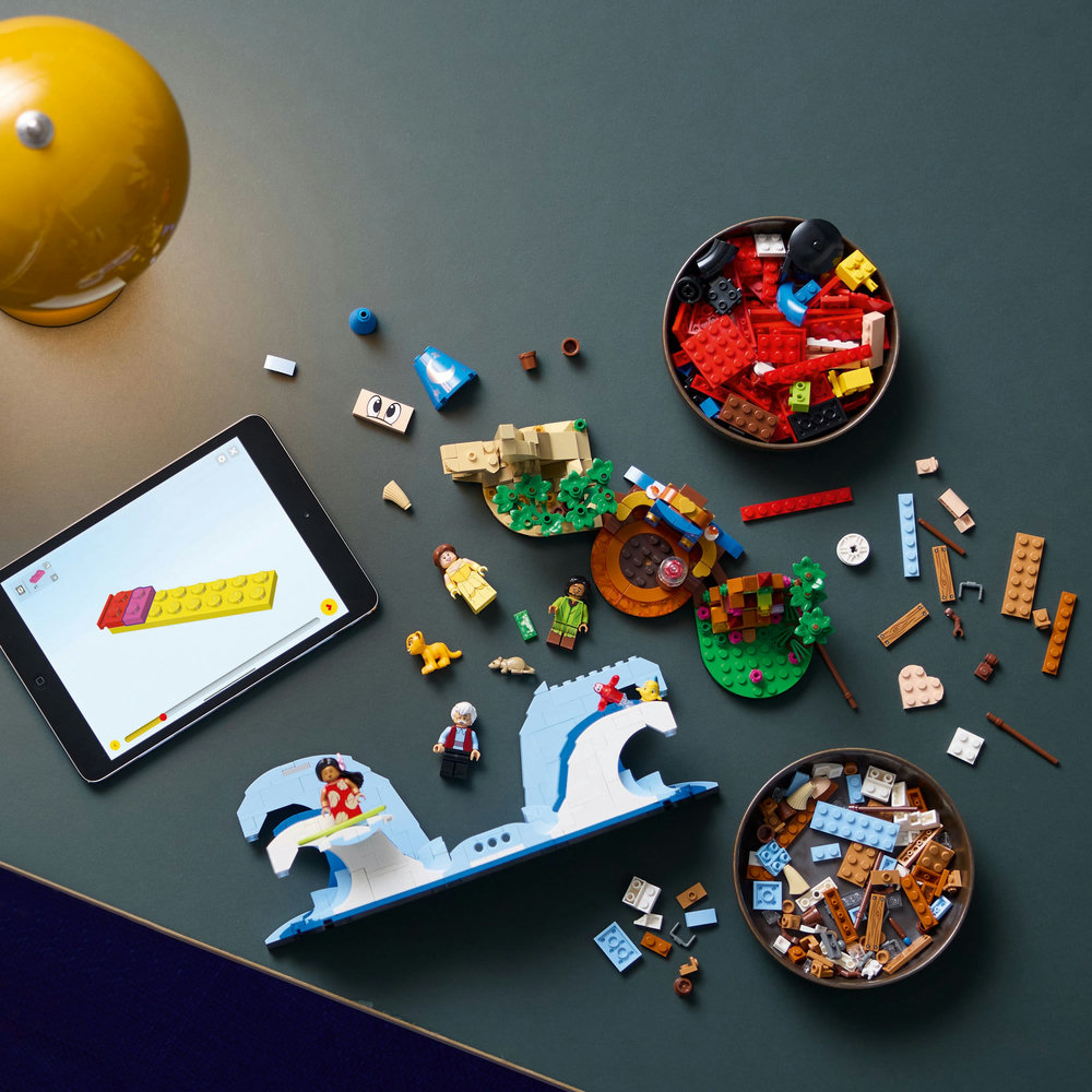 LEGO Ideas Magic of Disney Set for Adults 21352 - Image 7