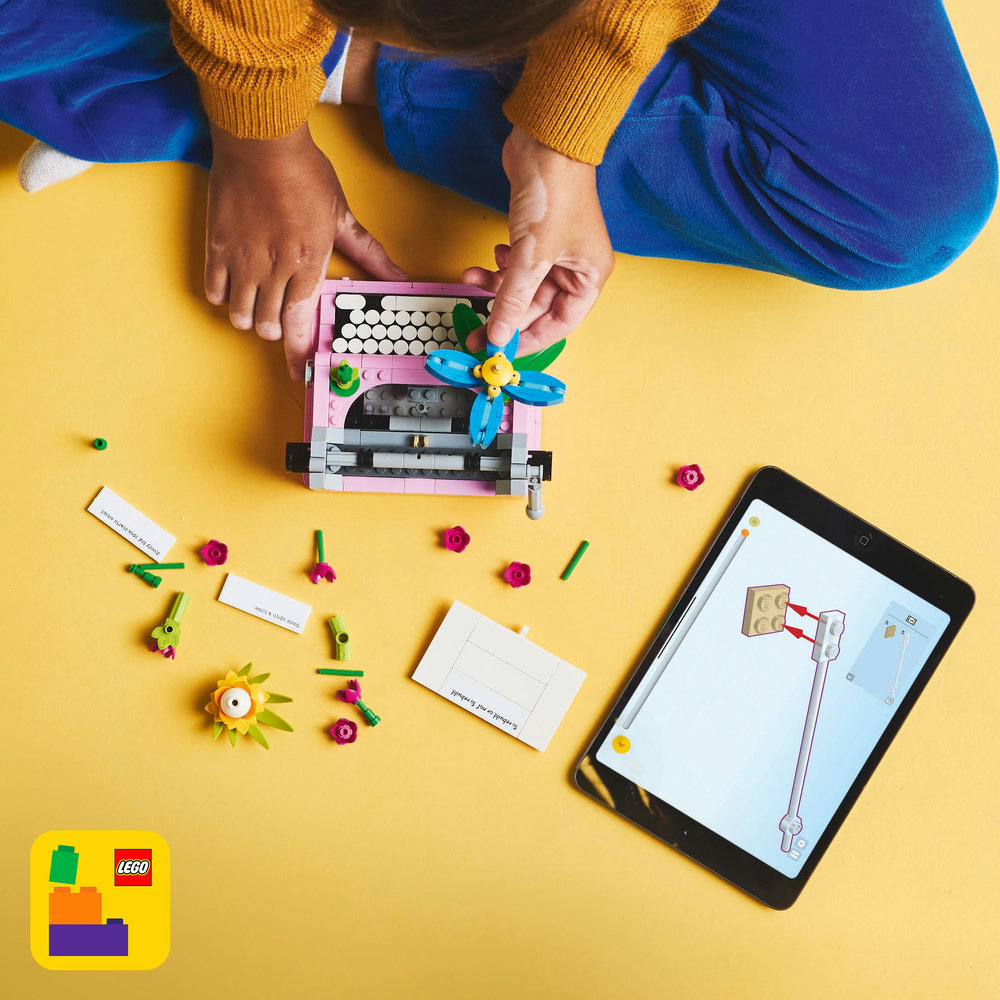 LEGO Creator 3in1 Typewriter with Flowers Toy Playset 31169 - Image 12