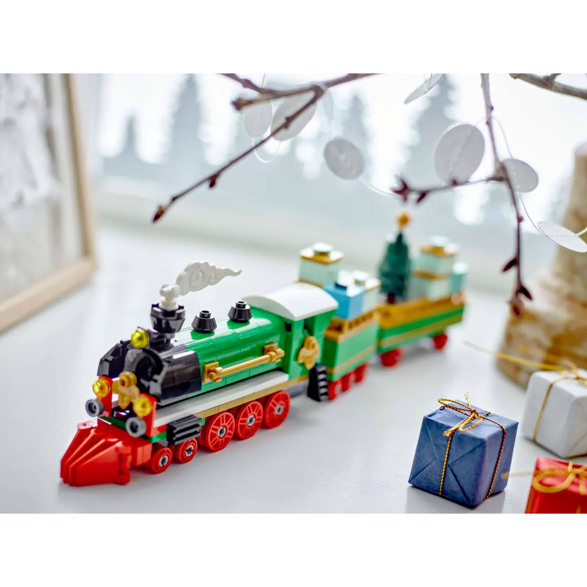 LEGO Creator Winter Holiday Train Seasonal Christmas Promotional Set 40700 - Image 3