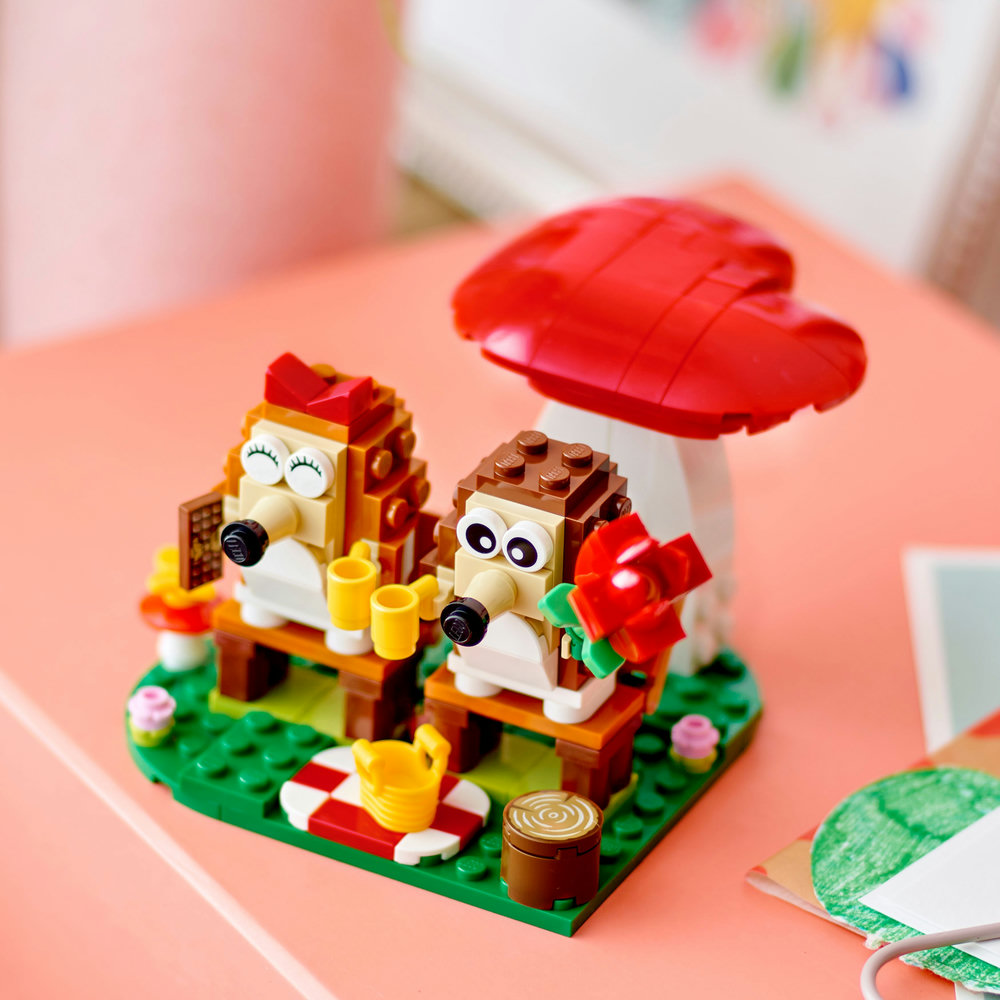 LEGO Hedgehog Picnic Date Animal Toy Playset 40711 - Image 11