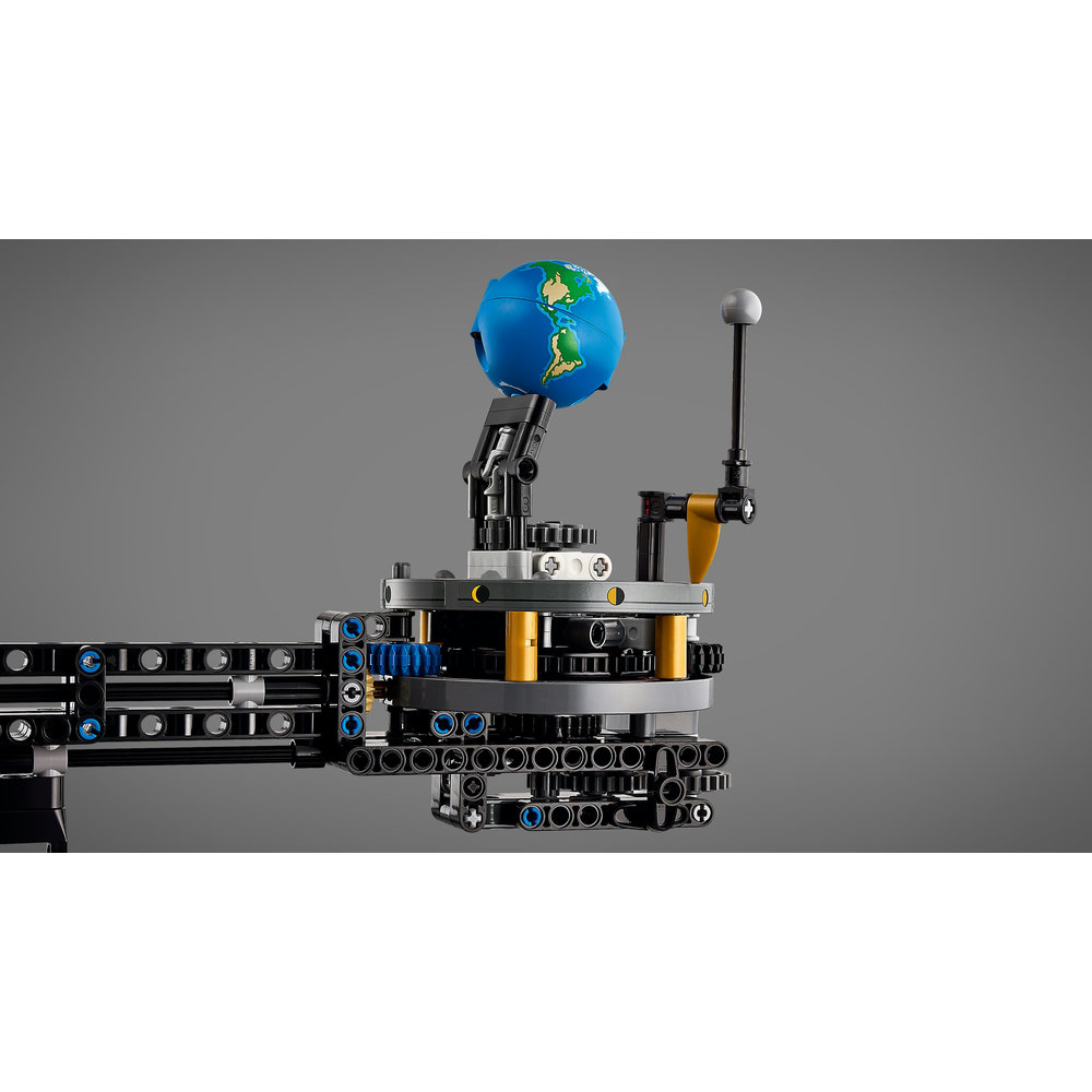 LEGO Technic Planet Earth and Moon in Orbit 42179 - Image 5