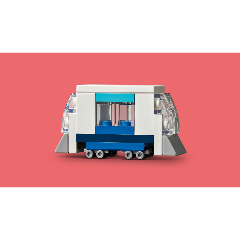 LEGO Family Travel Moments World Map Toy Set 41838 - Image 5