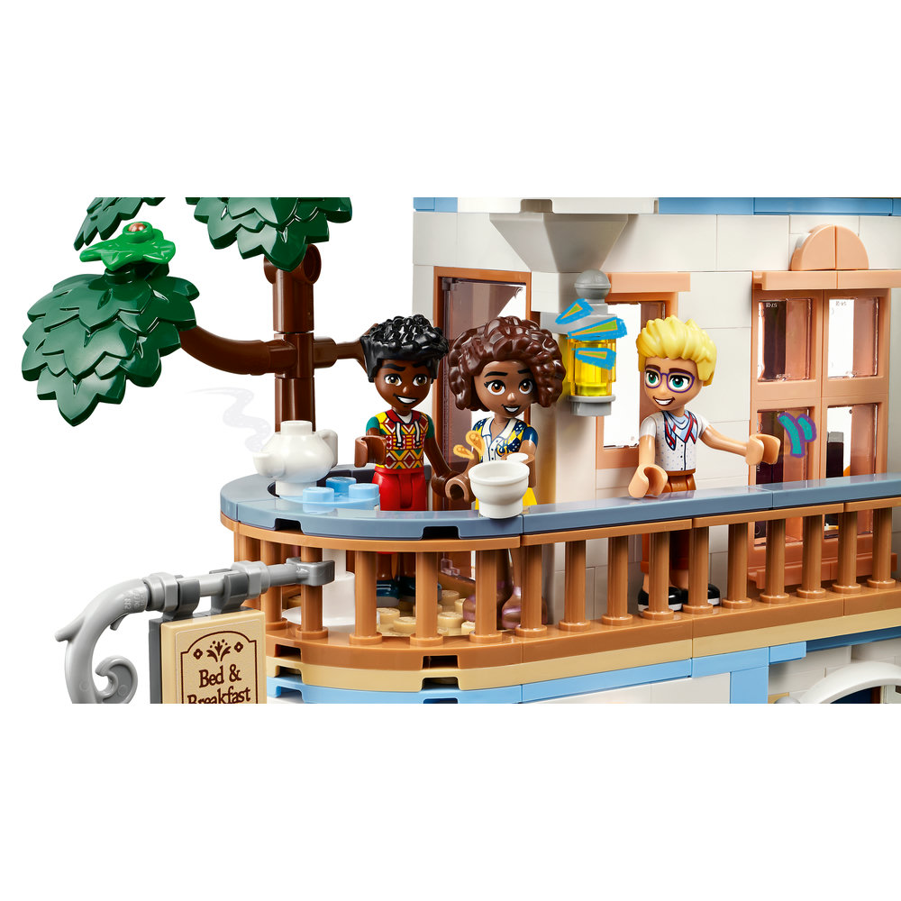LEGO Friends Castle Bed and Breakfast Hotel Playset 42638 - Image 6