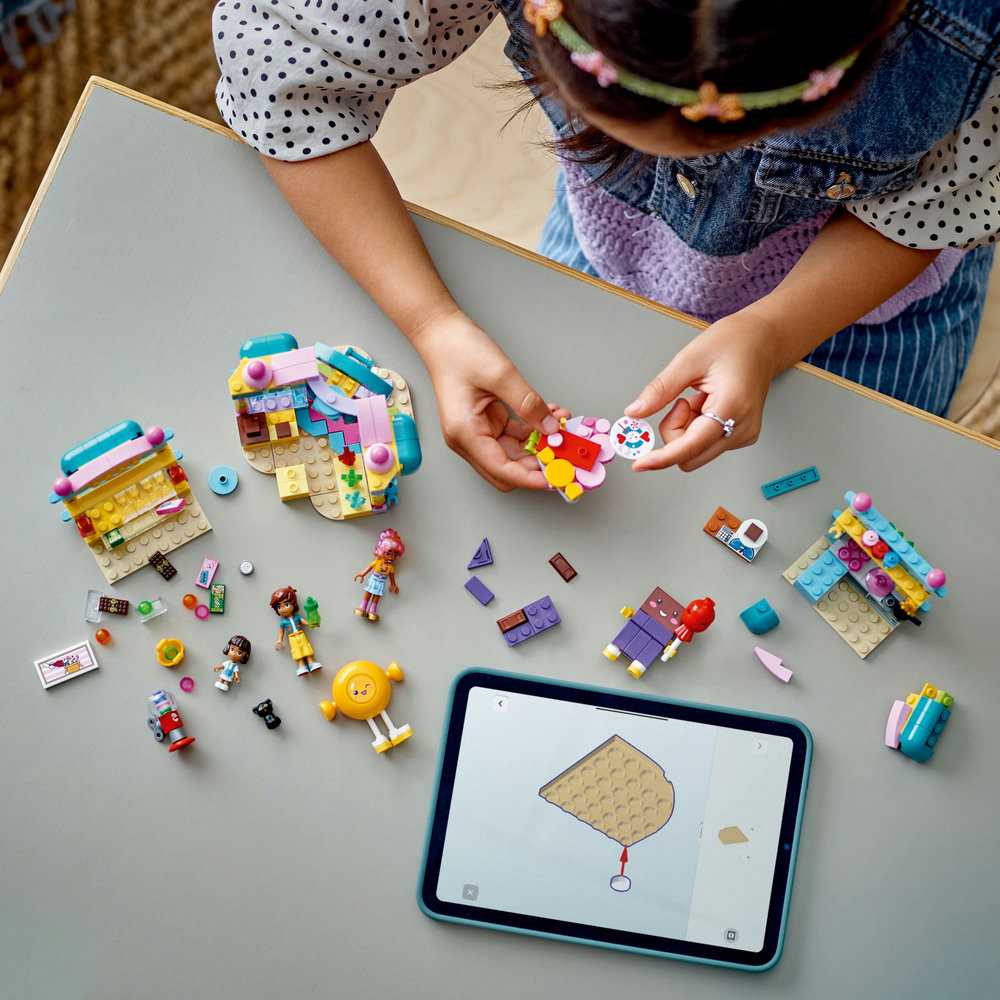 LEGO Friends Heartlake City Sweet Shop Pretend-Play Set, Role-Play Toy 42649 - Image 7