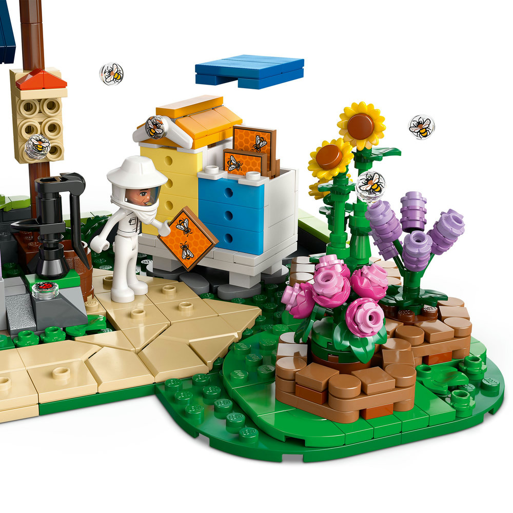 LEGO Friends Beekeepers’ House and Flower Garden Building Kit 42669 - Image 10