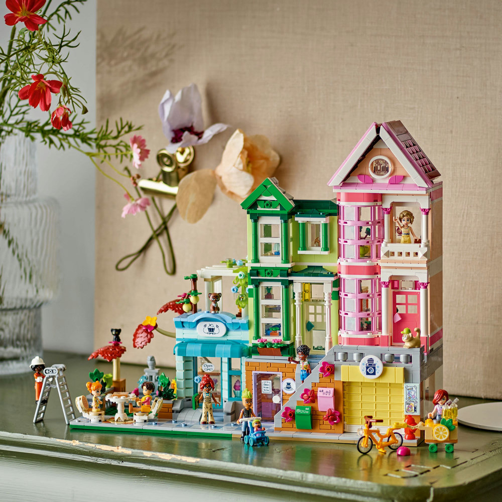 LEGO Friends Heartlake City Apartments and Shops Model Kit 42670 - Image 12