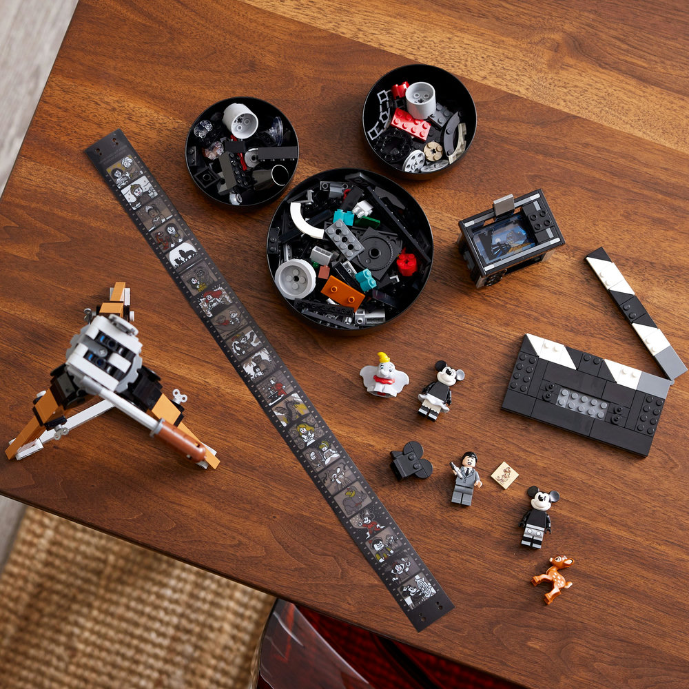 LEGO Disney Walt Disney Tribute Camera 43230 Building Kit (811 Pieces) - Image 7