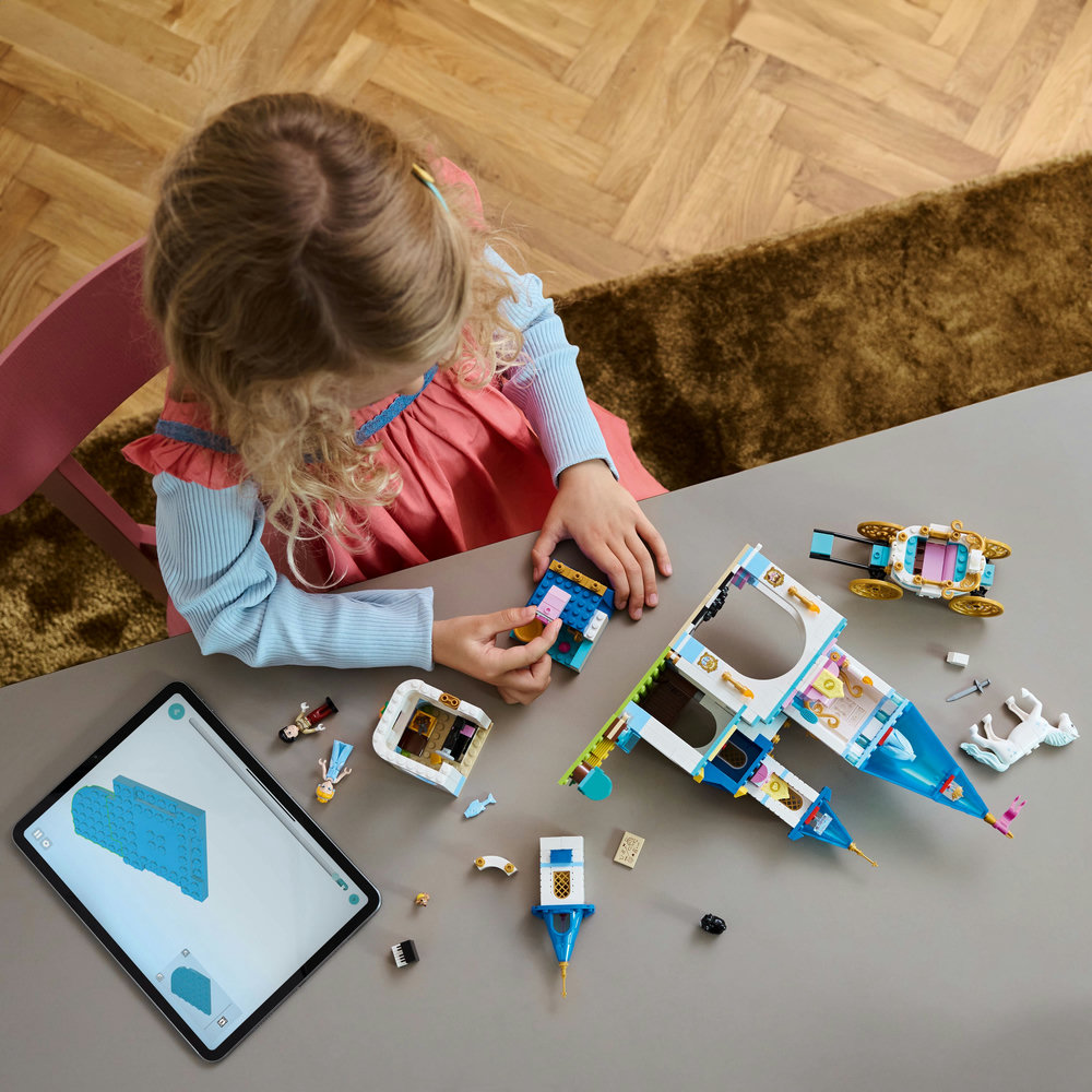 LEGO Disney Princess Cinderella’s Castle & Horse Carriage Building Set 43275 - Image 7