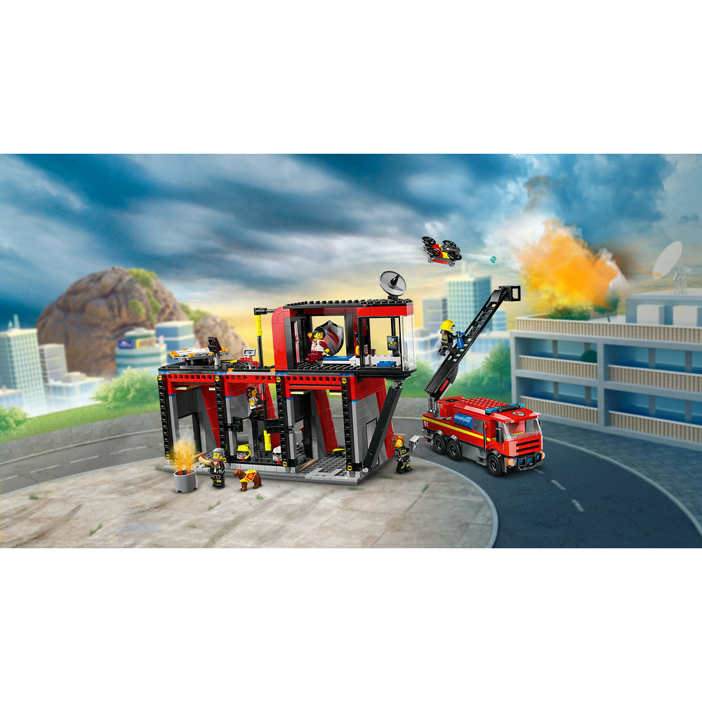 LEGO City Fire Station with Fire Engine Playset 60414 - Image 4