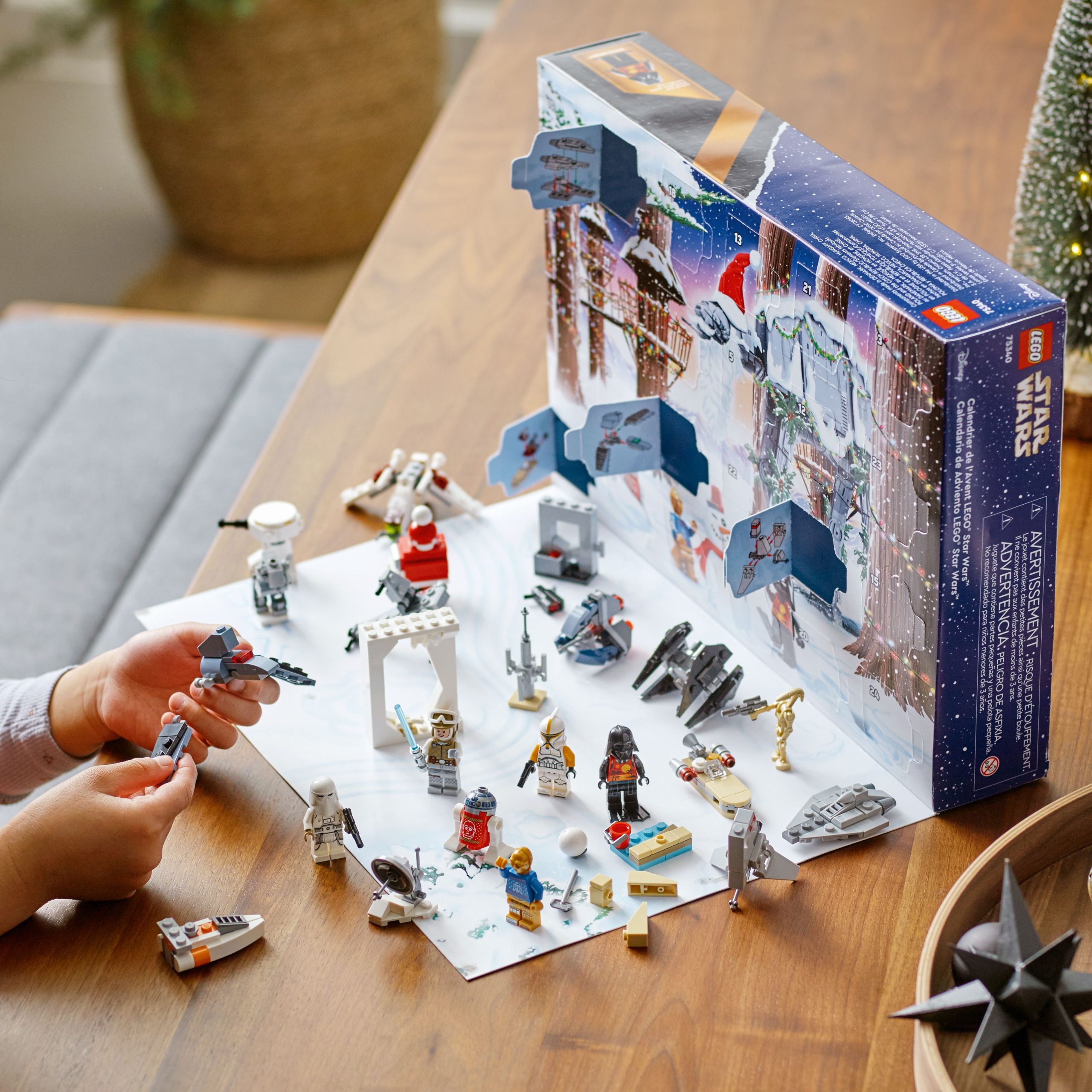 LEGO Star Wars Advent Calendar 2022 Set 75340 - Image 5