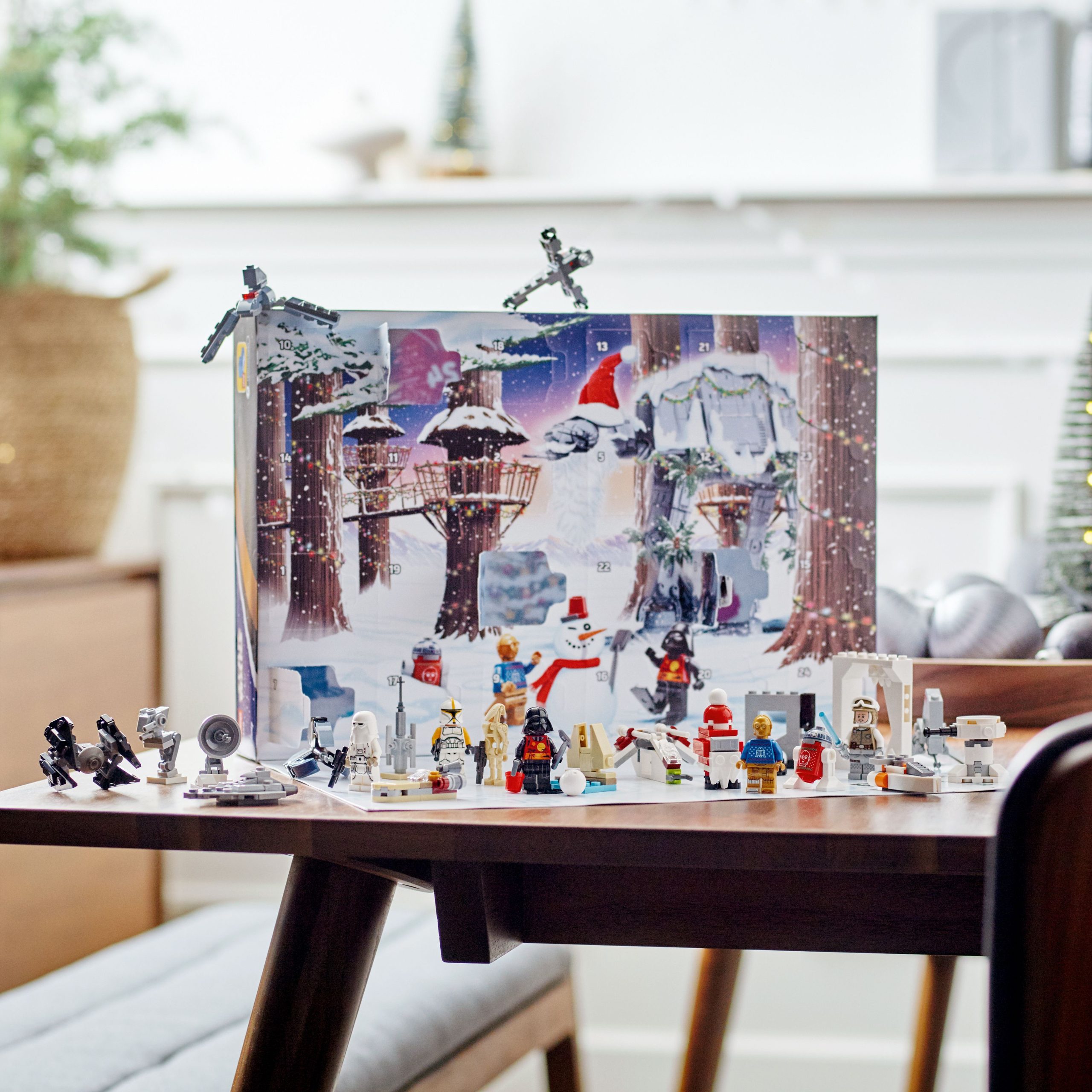 LEGO Star Wars Advent Calendar 2022 Set 75340 - Image 7