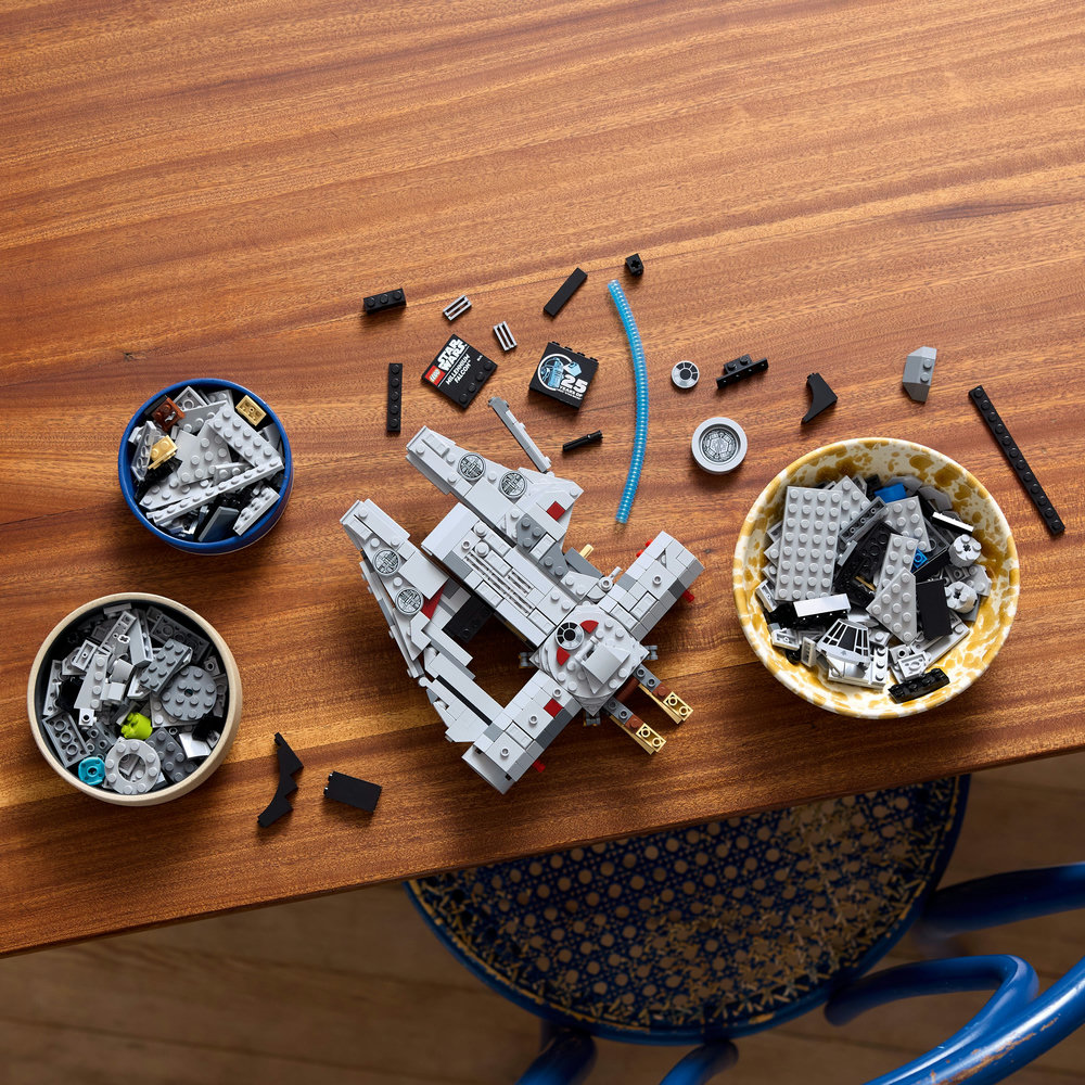 LEGO Star Wars Millennium Falcon Set 75375 LEGO Star Wars 25th Anniversary - Image 7