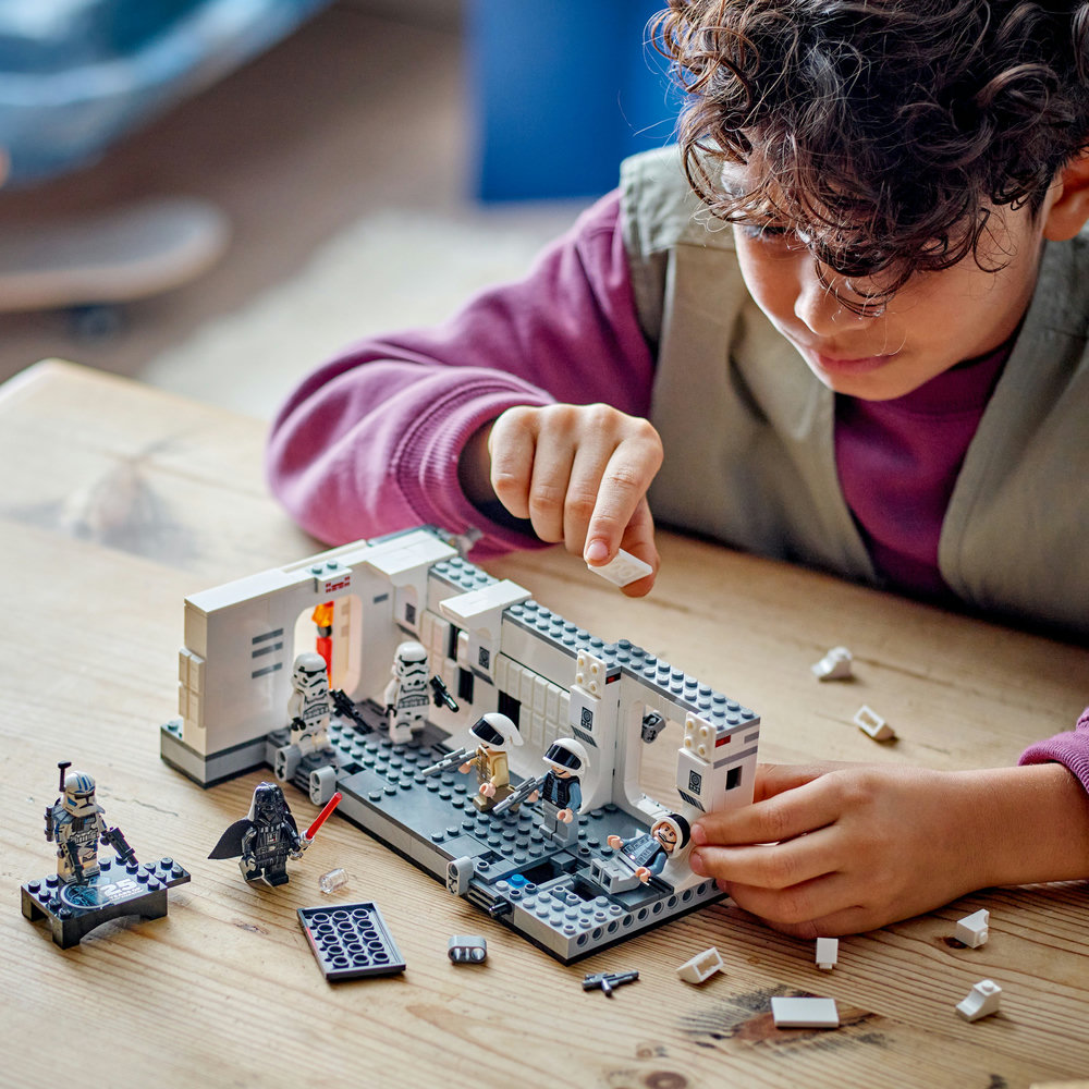 LEGO Star Wars Boarding the Tantive IV Set 75387 LEGO Star Wars 25th Anniversary - Image 7