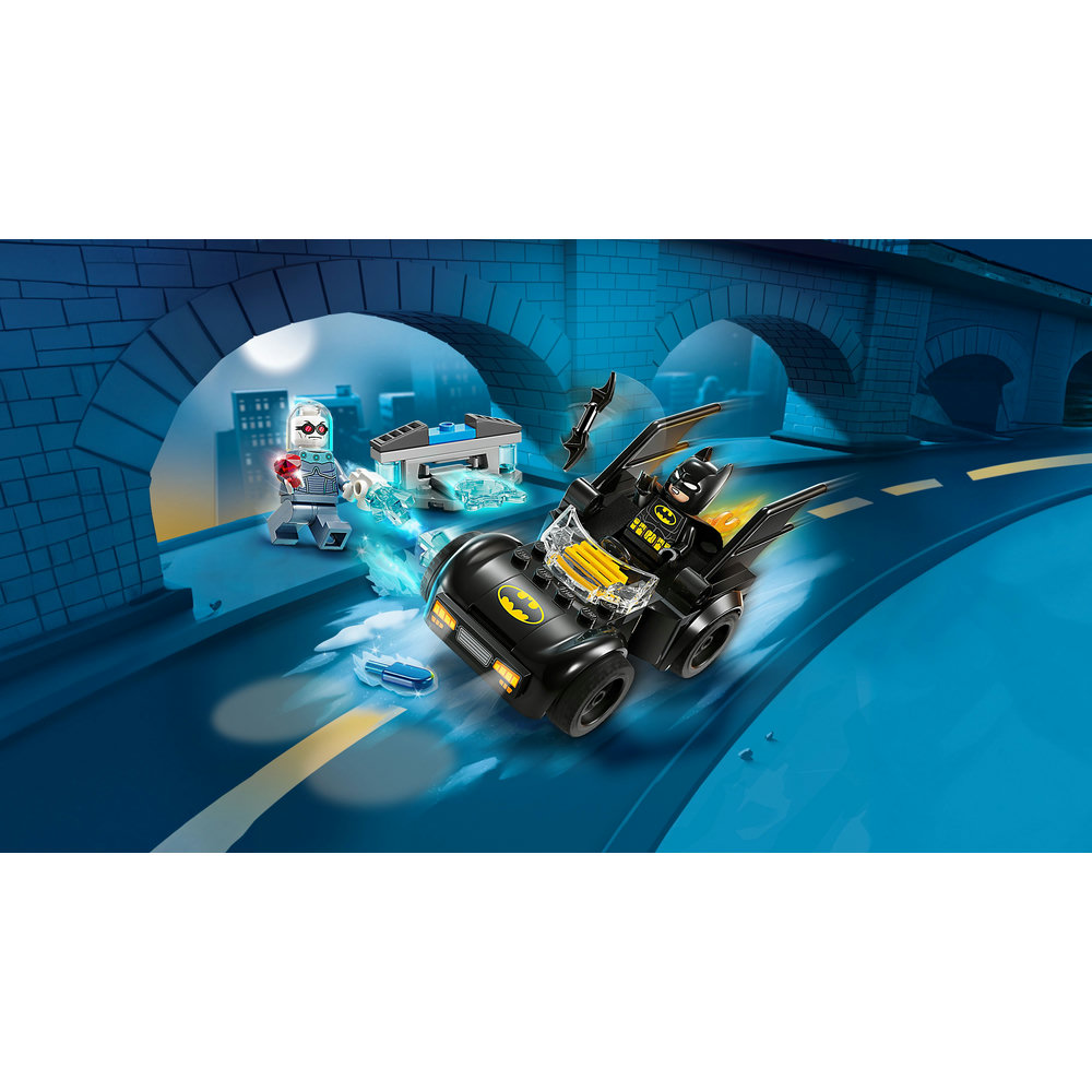 LEGO DC Batman: Batman & Batmobile vs. Mr. Freeze Vehicle Playset 76301 - Image 3