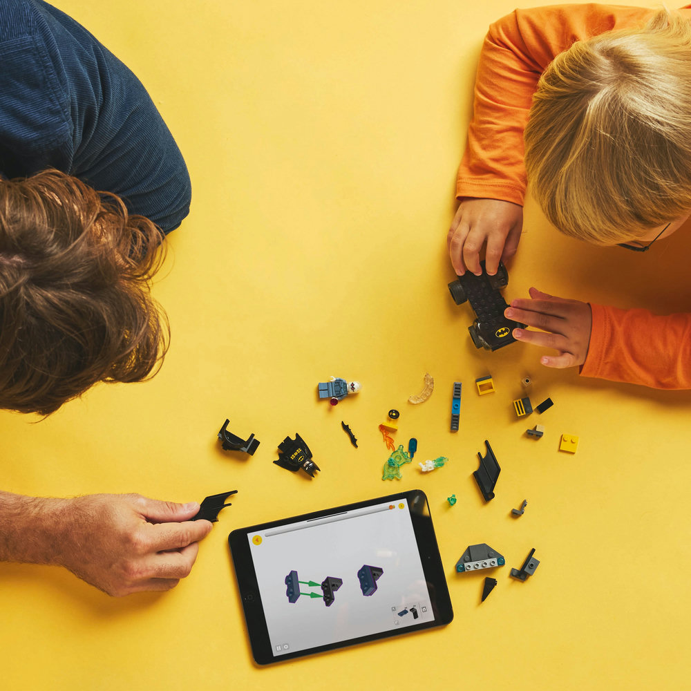 LEGO DC Batman: Batman & Batmobile vs. Mr. Freeze Vehicle Playset 76301 - Image 7