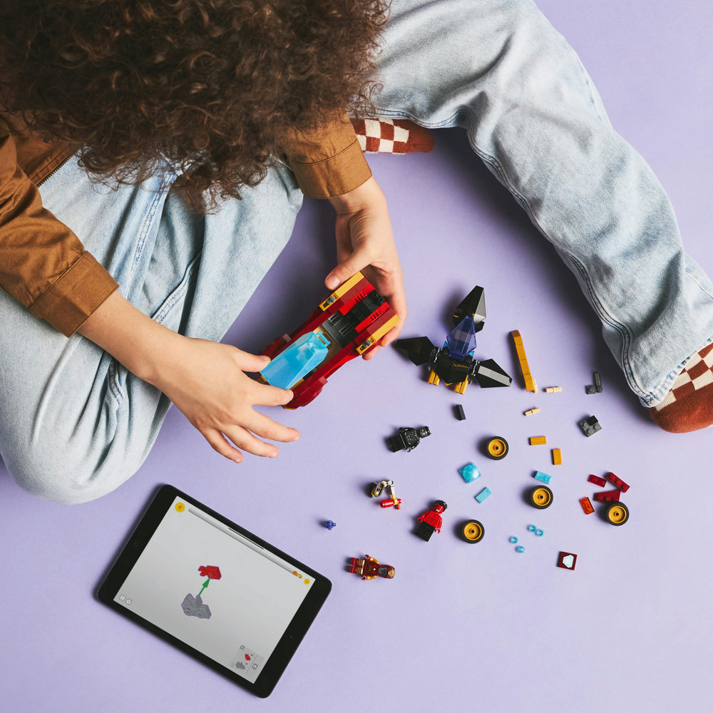 LEGO Marvel Iron Man Car & Black Panther vs. Red Hulk Buildable Playset 76310 - Image 7