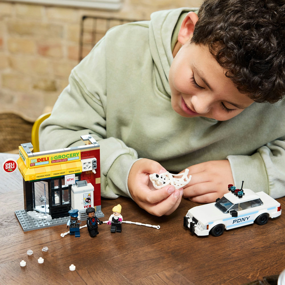 LEGO Marvel Spider-Verse: Miles Morales vs. The Spot 76311 - Image 10