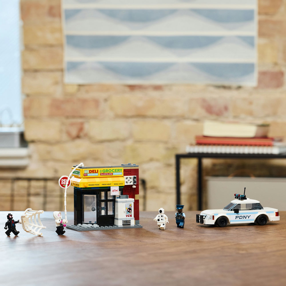 LEGO Marvel Spider-Verse: Miles Morales vs. The Spot 76311 - Image 12