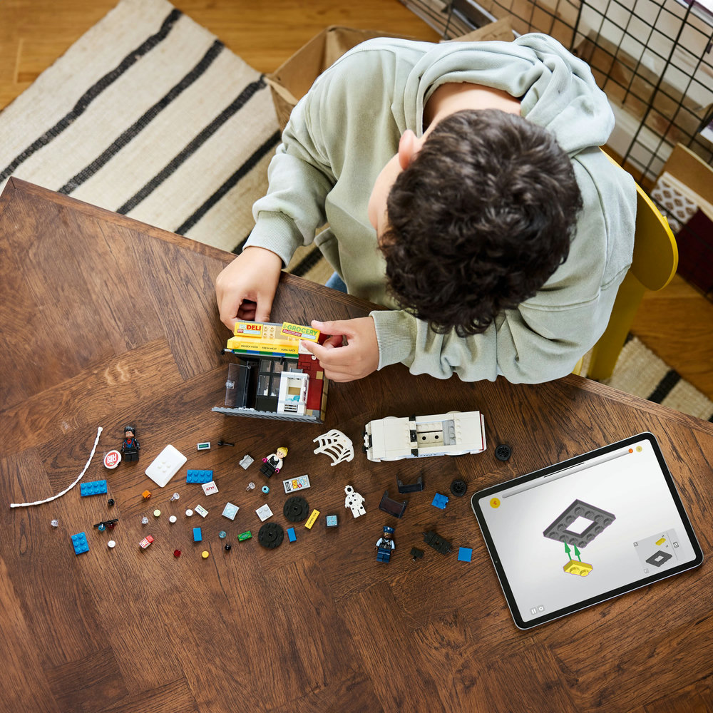 LEGO Marvel Spider-Verse: Miles Morales vs. The Spot 76311 - Image 7