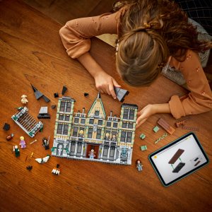 LEGO Harry Potter Malfoy Manor, Wizard Toy Building Set 76453 - Image 7