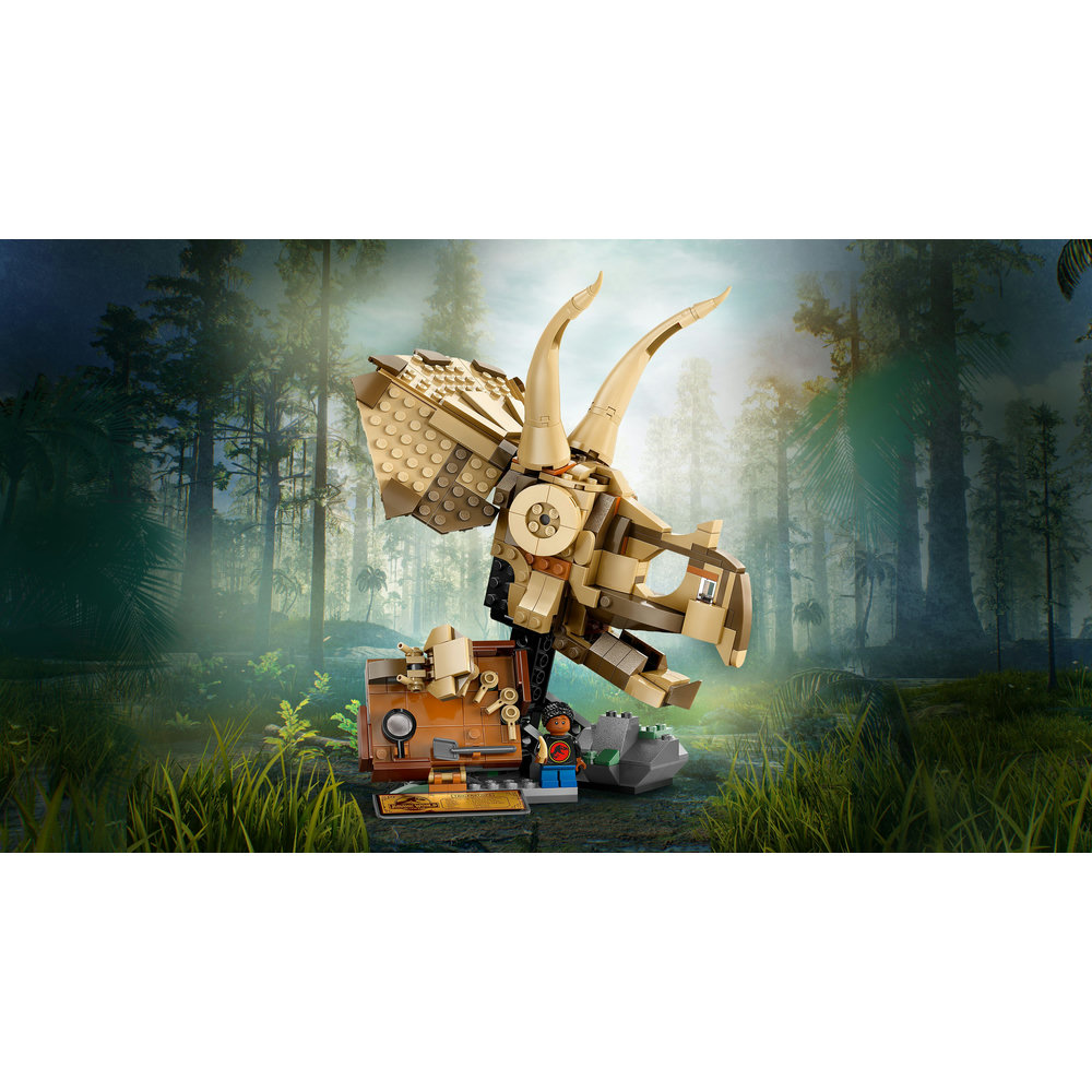 LEGO Jurassic World Dinosaur Fossils: Triceratops Skull Model Set 76969 - Image 3