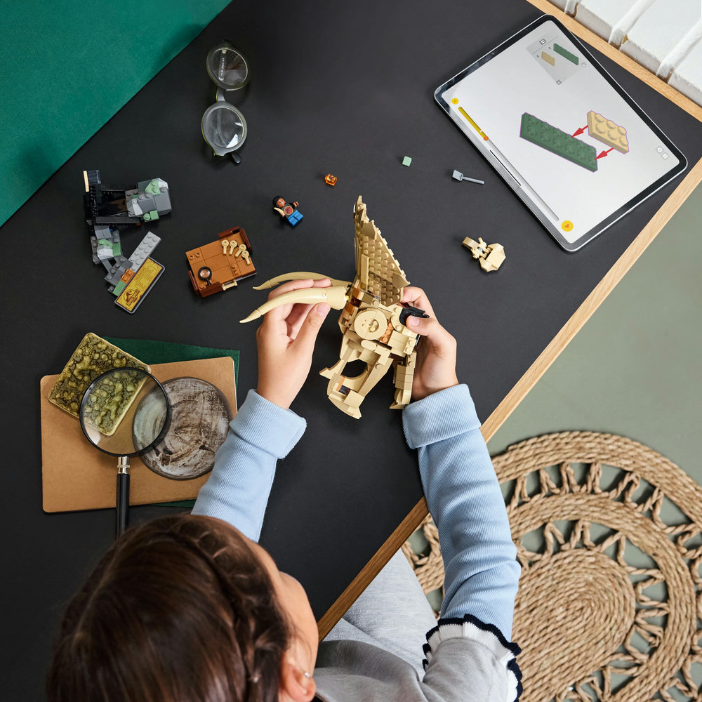 LEGO Jurassic World Dinosaur Fossils: Triceratops Skull Model Set 76969 - Image 7