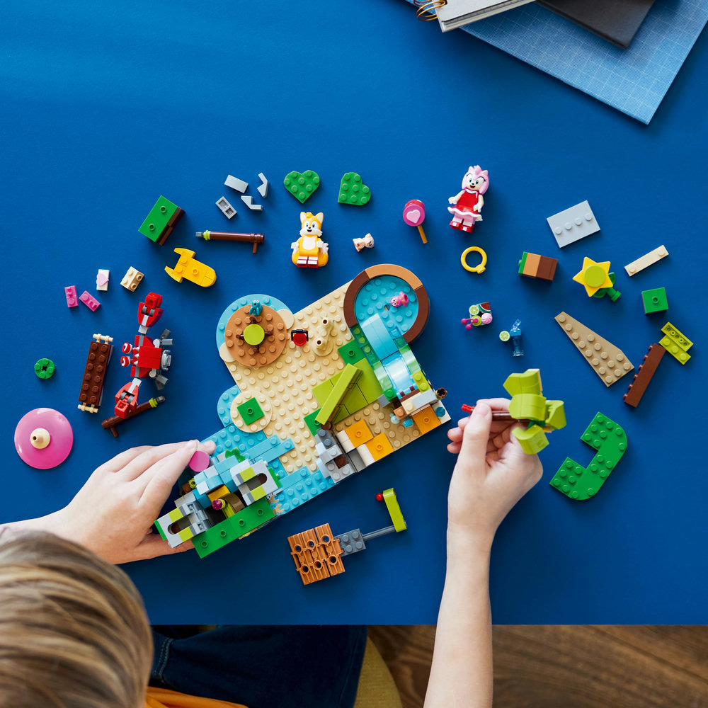 LEGO Sonic the Hedgehog Amy’s Animal Rescue Island 76992 Building Toy Set (388 Pieces) - Image 6