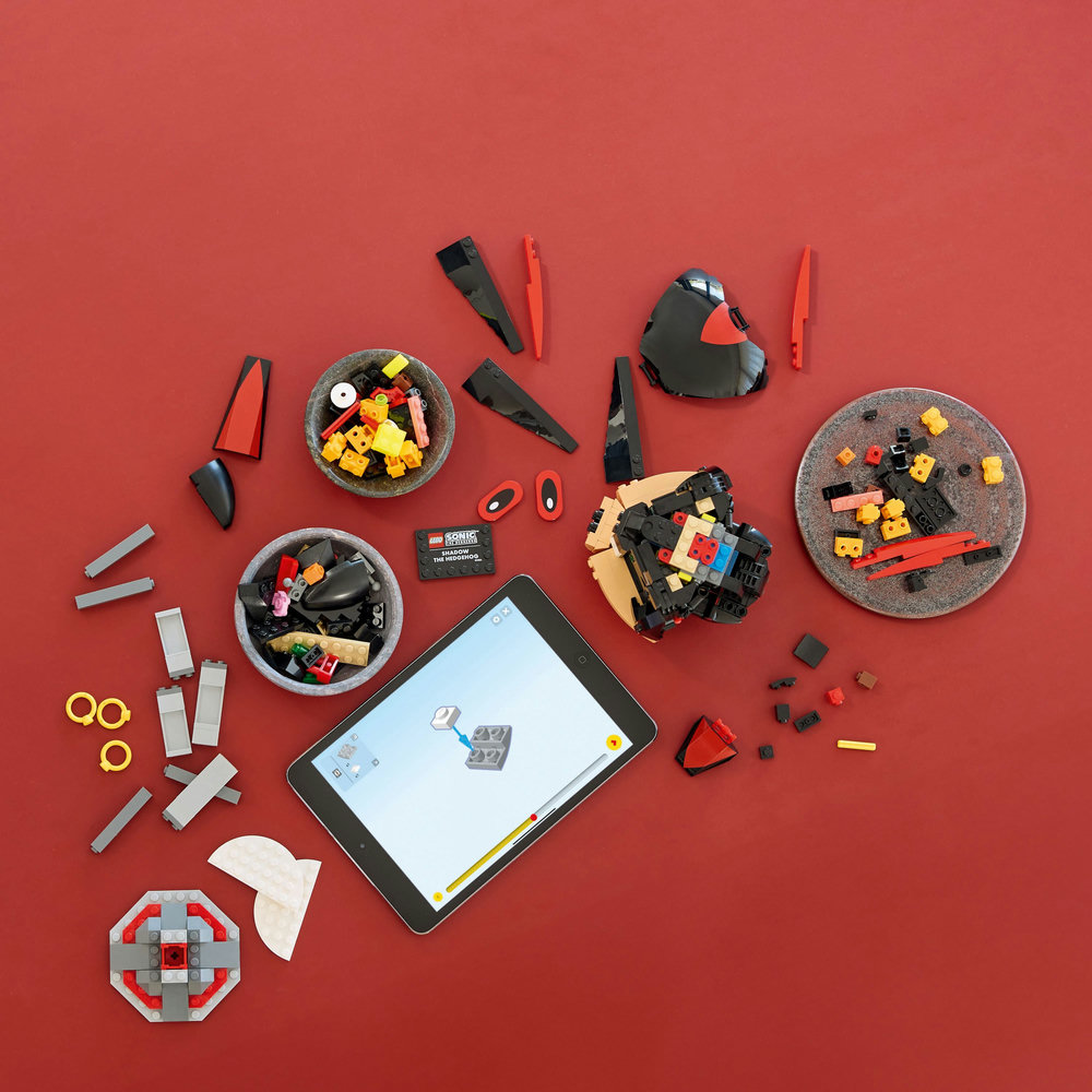 LEGO Sonic Shadow the Hedgehog Set for Adults 77000 - Image 7