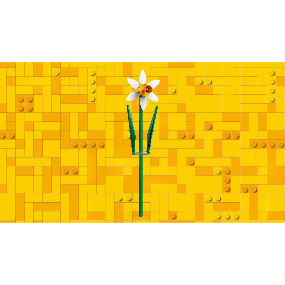 LEGO Daffodils Celebration Gift 40747 - Image 6