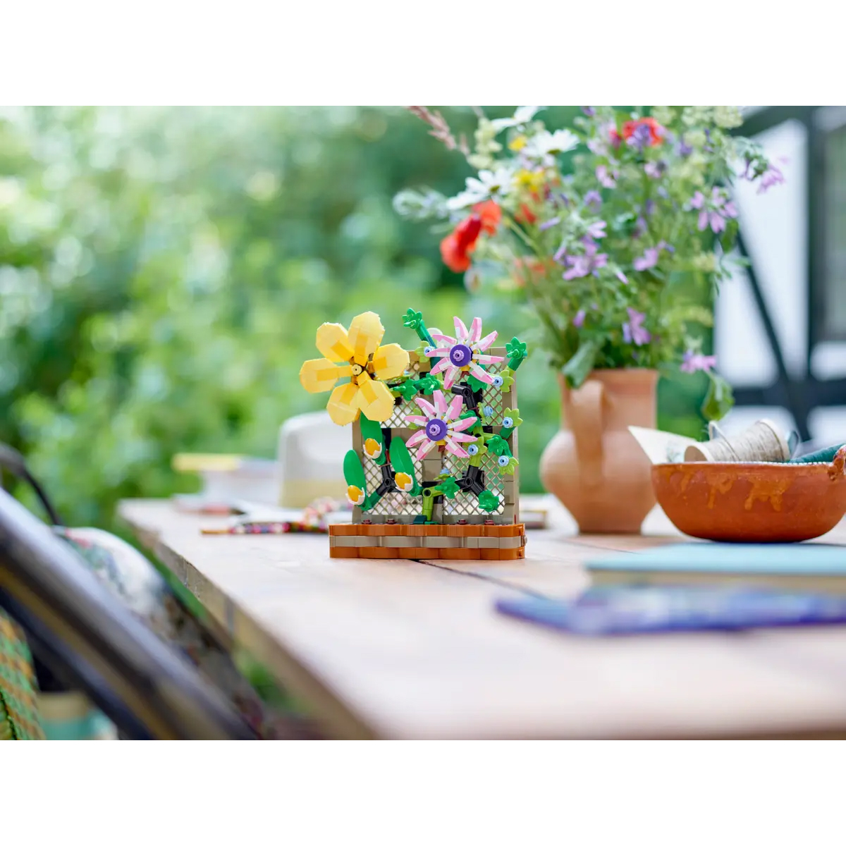 LEGO Botanical Collection Flower Trellis Display Promotional Set 40683 - Image 4