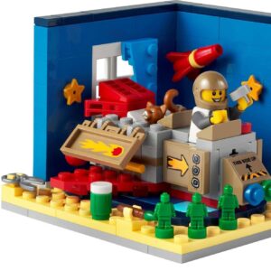 LEGO Ideas Cosmic Cardboard Adventures Set 40533 - Image 2