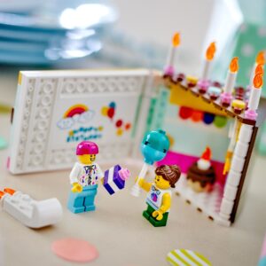 LEGO Birthday Cake Set 40641 - Image 3