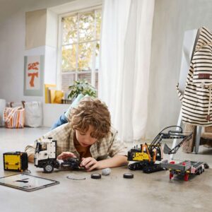 LEGO Technic Volvo FMX Truck & EC230 Electric Excavator 42175 - Image 7
