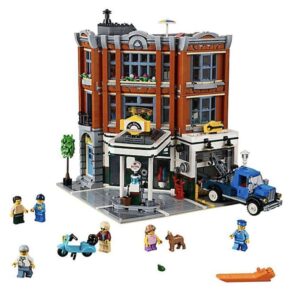 LEGO Creator Expert Corner Garage Set 10264 - Image 4