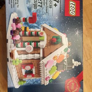 LEGO Christmas Gingerbread House Set 40139 - Image 1