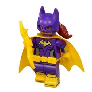 LEGO Batman Movie Batgirl Minifigure with Batarang from 70906 70917 - Image 1