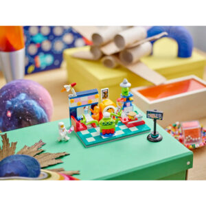 LEGO City Space Alien Space Diner Promotional Set 40687 - Image 3