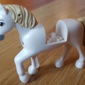 LEGO Animal Friends White Horse with Tan Tail and Mane with Grey Nose (Maximus) Minifigure - Image 1