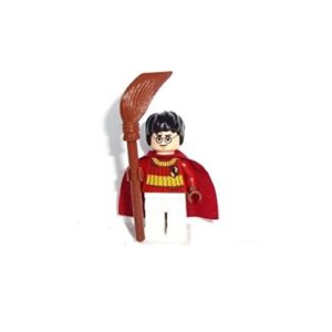 LEGO Harry Potter: Harry Potter (Quidditch Outfit) Minifigure with Broomstick - Image 1
