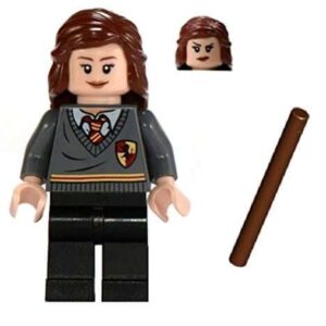 LEGO Harry Potter Minifigure: Hermione Granger with Wand - Image 1