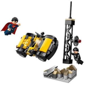 LEGO Super Heroes Superman Metropolis Showdown Set 76002 - Image 3