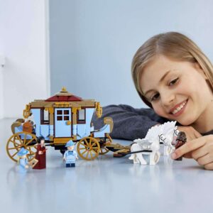 LEGO Harry Potter Beauxbatonsï¾’ Carriage: Arrival at Hogwarts Set 75958 - Image 7