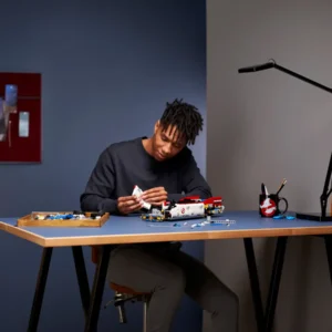 LEGO Creator Expert Ghostbusters ECTO-1 Set 10274 - Image 21