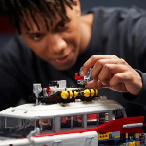 LEGO Creator Expert Ghostbusters ECTO-1 Set 10274 - Image 18