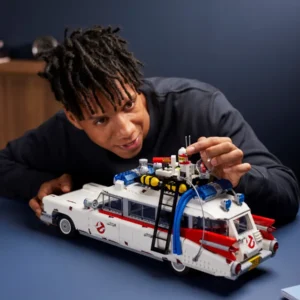 LEGO Creator Expert Ghostbusters ECTO-1 Set 10274 - Image 12