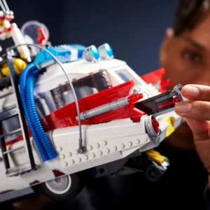 LEGO Creator Expert Ghostbusters ECTO-1 Set 10274 - Image 10